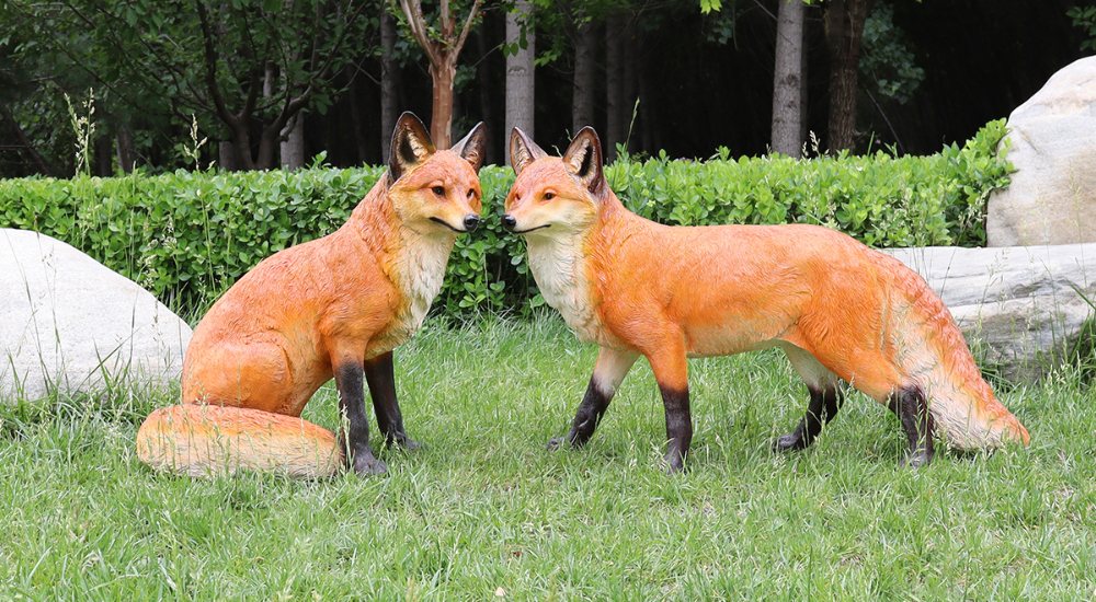 Simulation fiberglass fox sculpture combination
