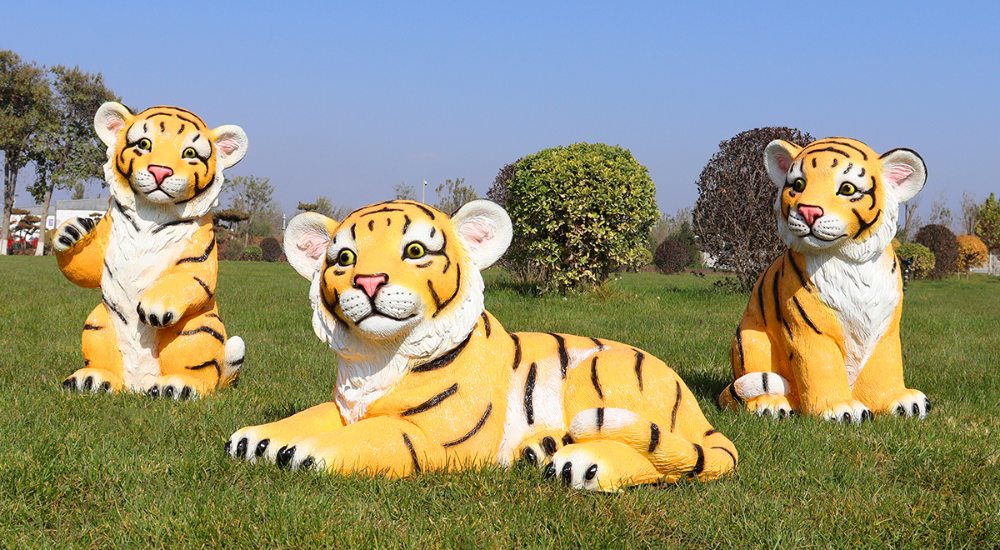 Simulation fiberglass tiger cub sculptures