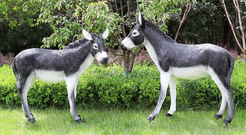Simulation fiberglass donkey sculptures combination(1)