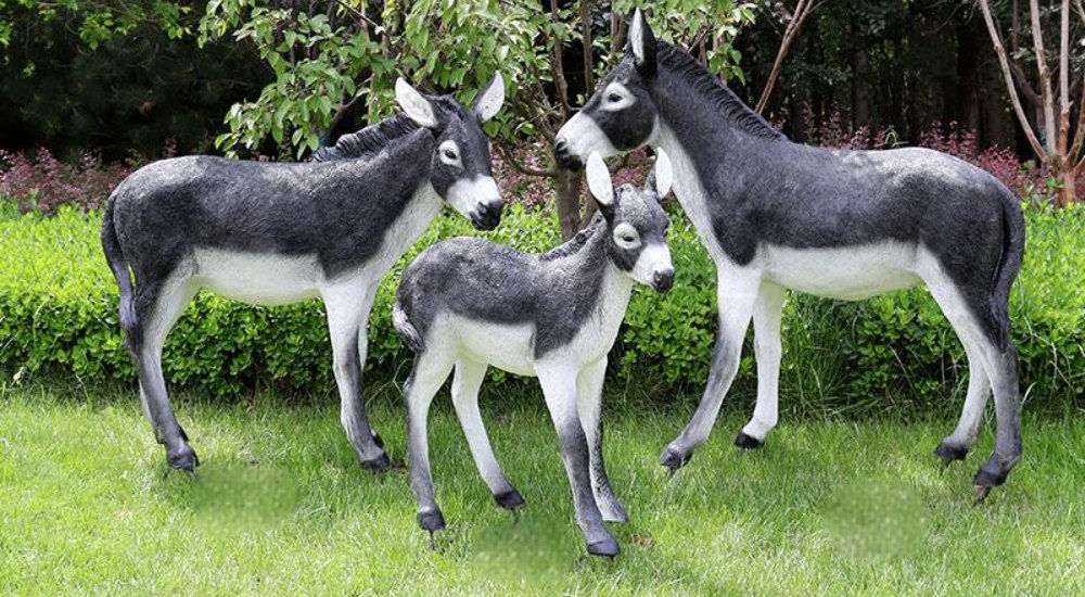 Simulation fiberglass donkey sculptures combination(2)a2aa0e3d2d6a_副本.jpg