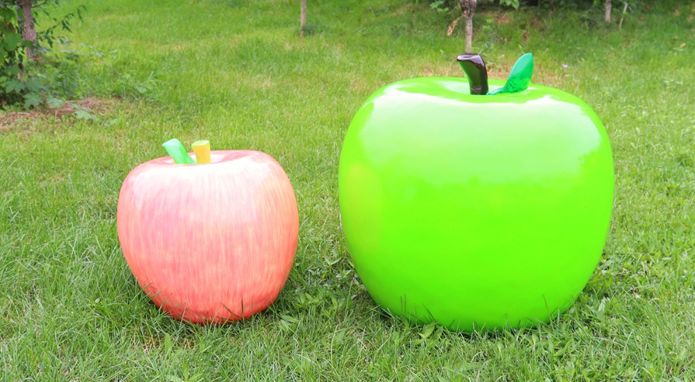 The green apple sculpture and the red apple sculpture