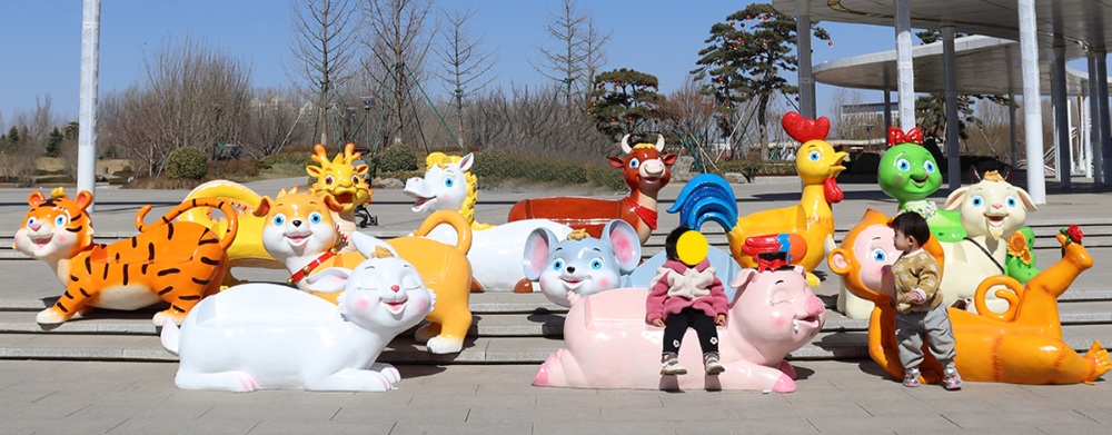 The 12 zodiac seat sculpture combination display