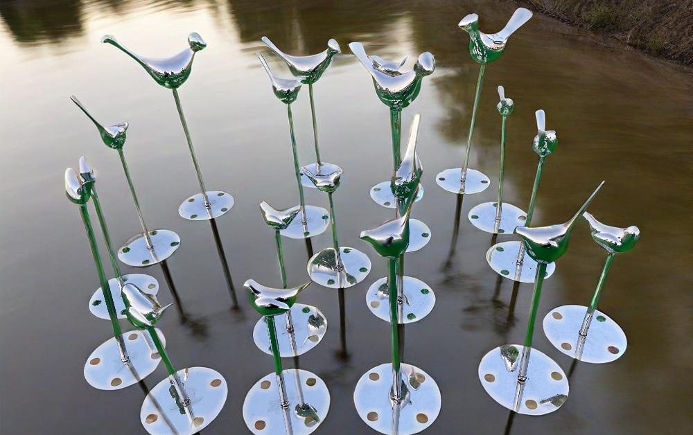 The stainless steel mirror bird sculpture collection
