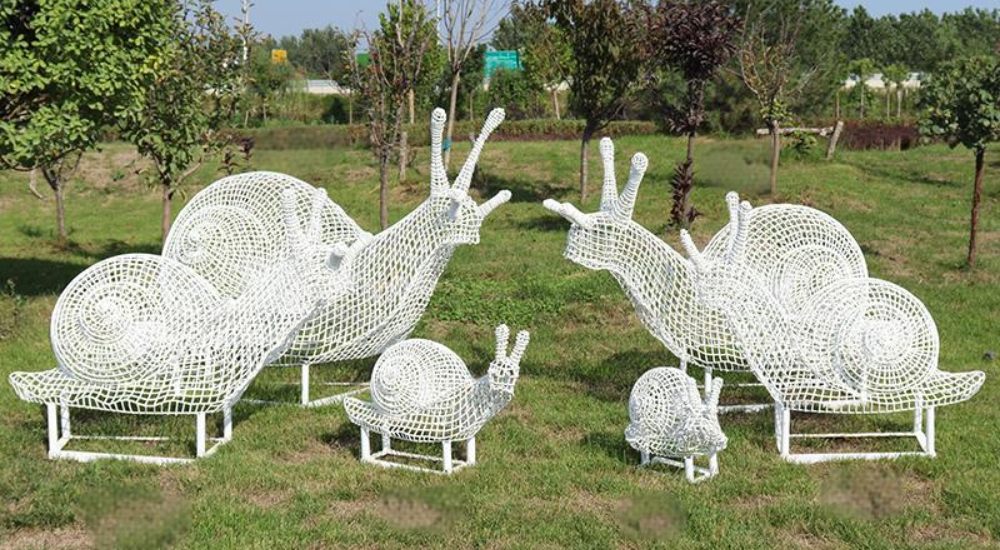 The stainless steel hollow snail sculpture combination