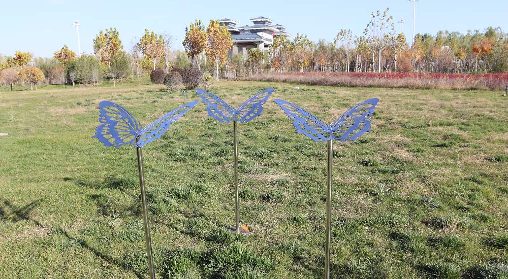 The stainless steel hollow butterfly sculpture 