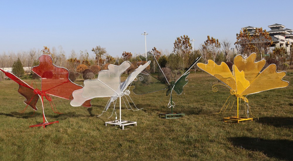 The stainless steel hollow butterfly sculptures combination