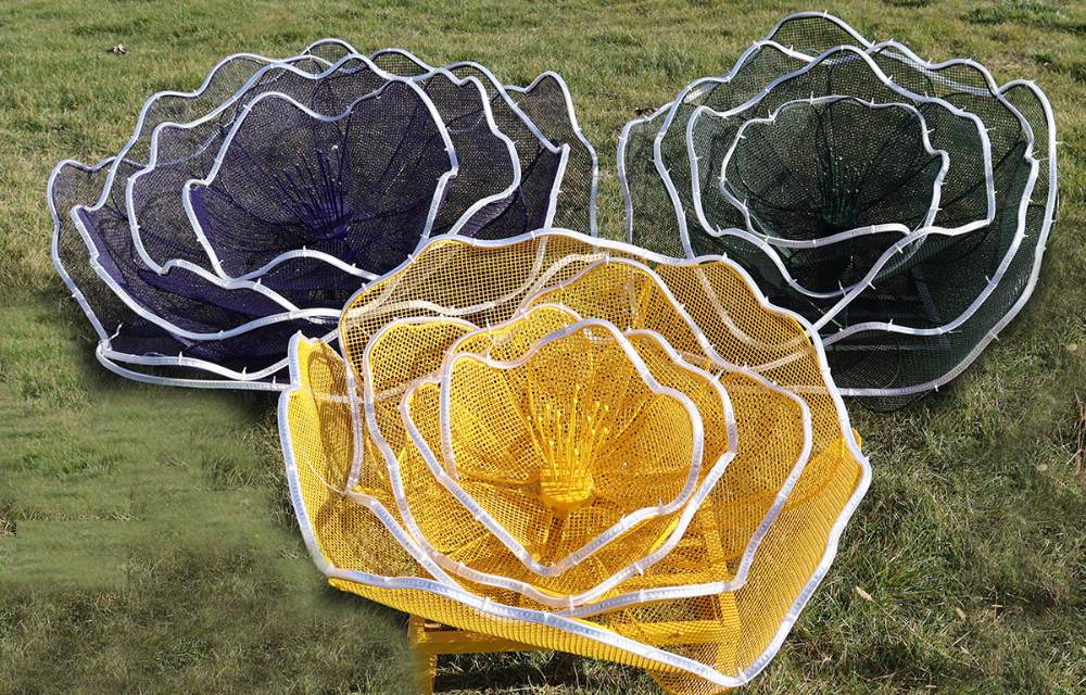 The stainless steel hollow flower sculptures combination
