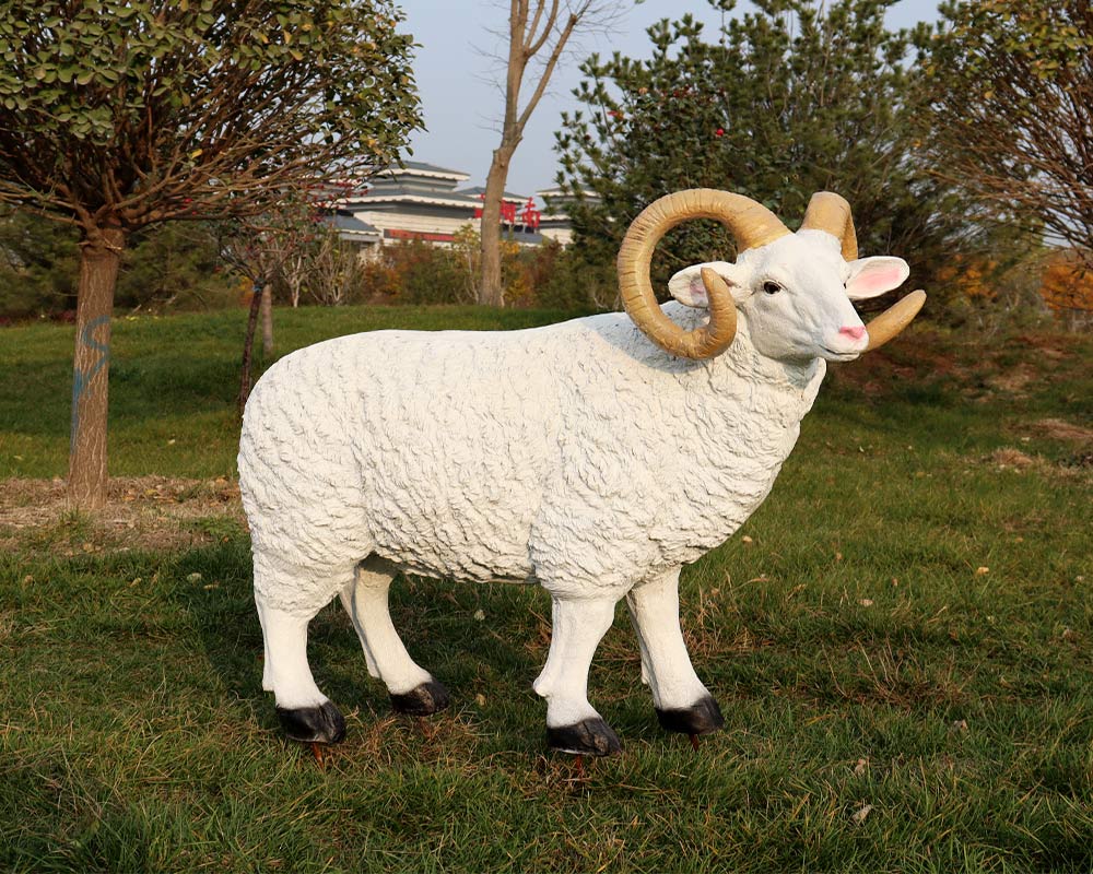 Outdoor Simulation Fiberglass Sheep Animal Sculpture