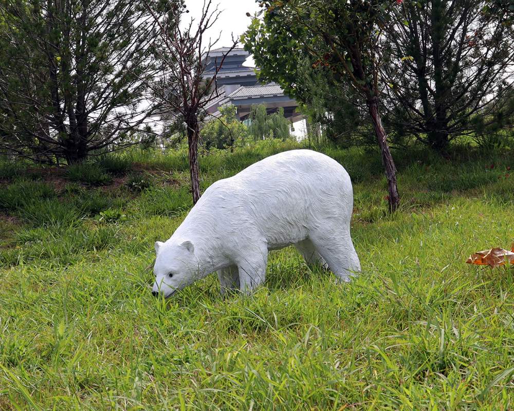 Outdoor Simulation Fiberglass Polar Bear Sculpture Ornaments