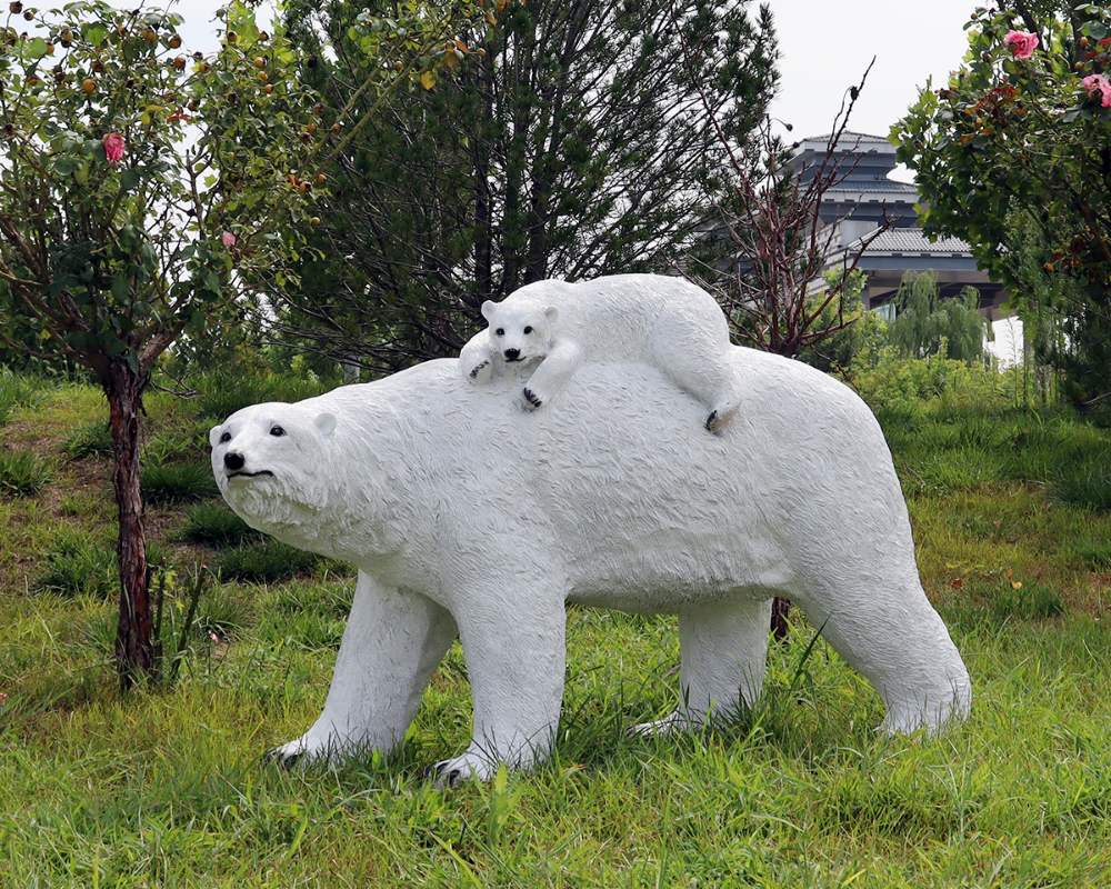 Outdoor Simulation Fiberglass Polar Bear Sculpture Ornaments