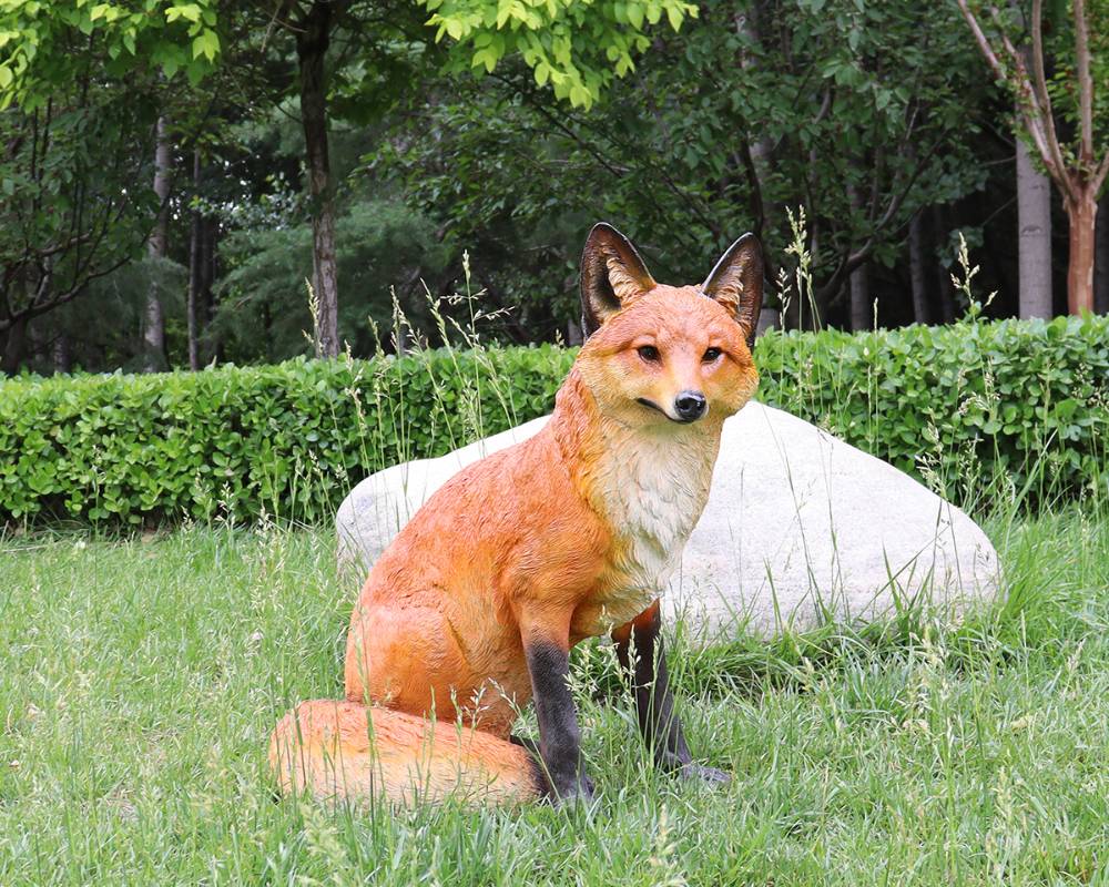 Simulation Fiberglass Fox Animal Sculptures for Garden Landscape Enhancement