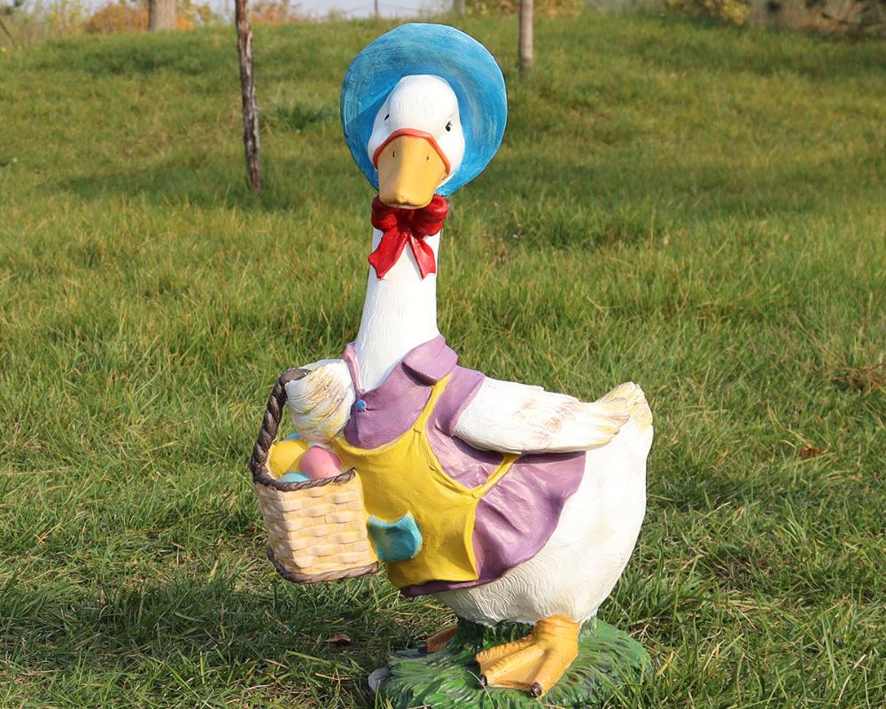 Outdoor Realistic Fiberglass Cartoon Goose Sculpture for Sale