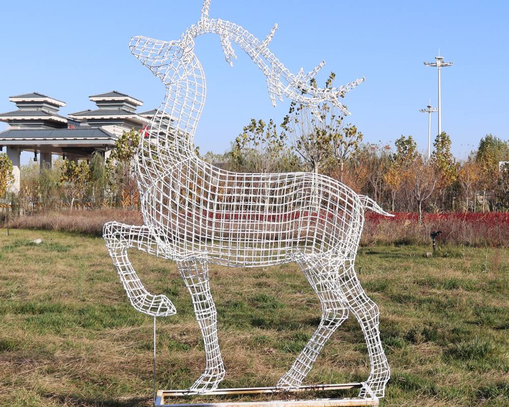 Diverse Stainless Steel Deer Sculpture Collection for Outdoor Spaces