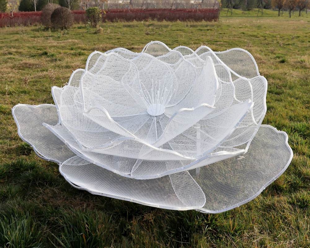 Vibrant Stainless Steel Hollow Flower Garden Sculpture