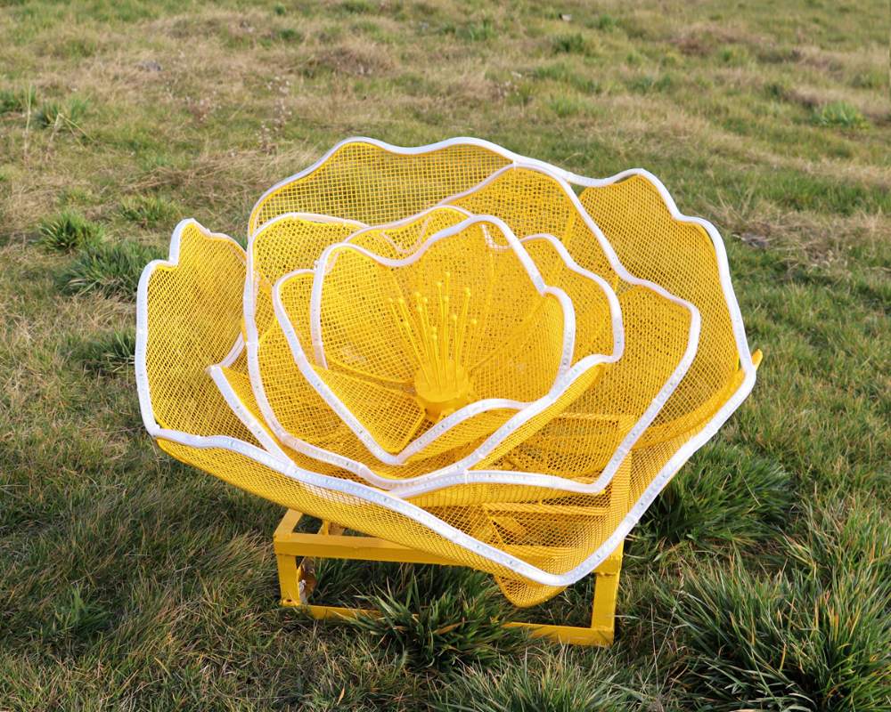 Vibrant Stainless Steel Hollow Flower Garden Sculpture