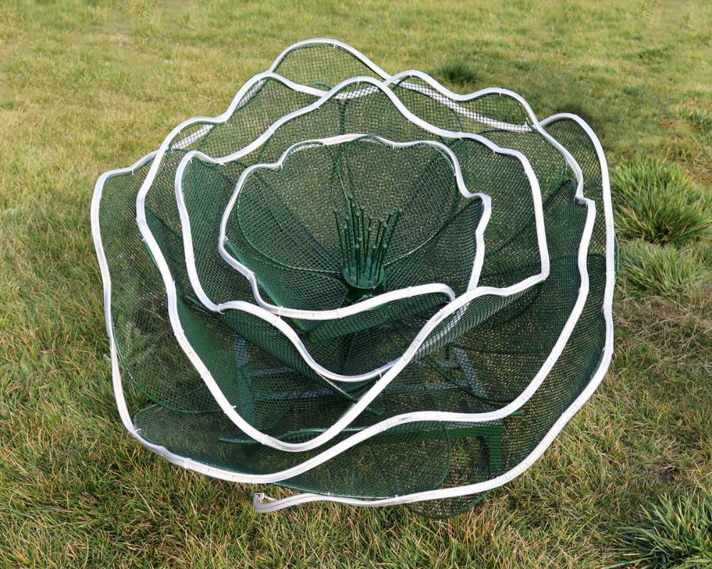Vibrant Stainless Steel Hollow Flower Garden Sculpture