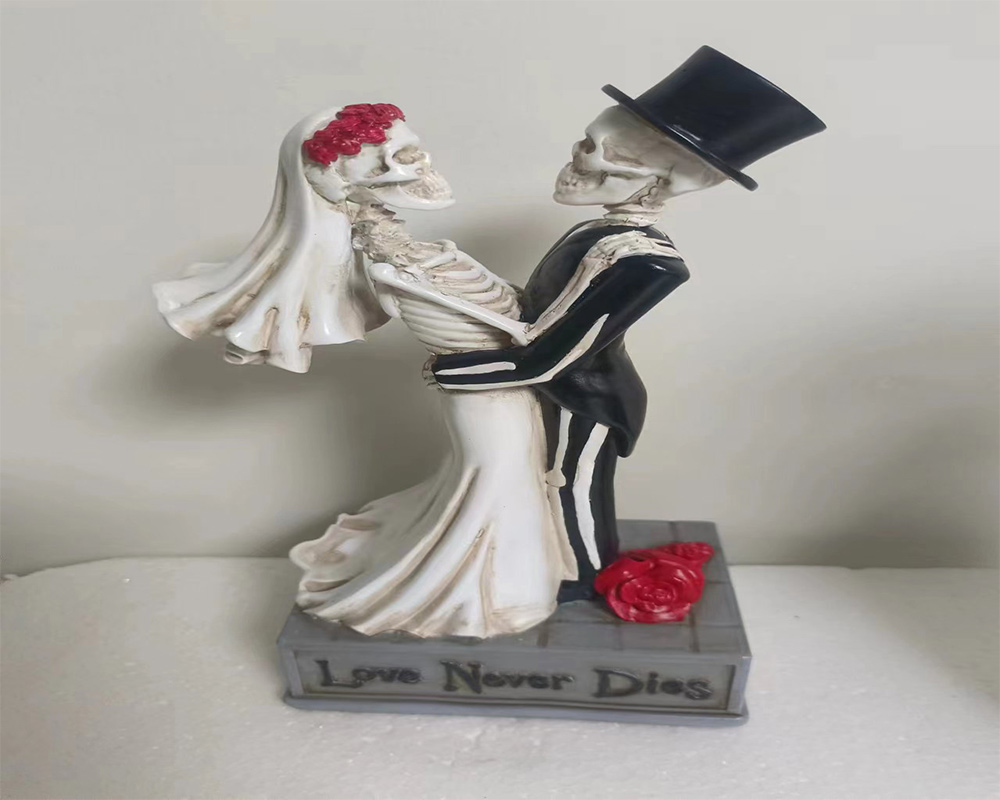 Halloween Resin Skeleton Couple Decorations