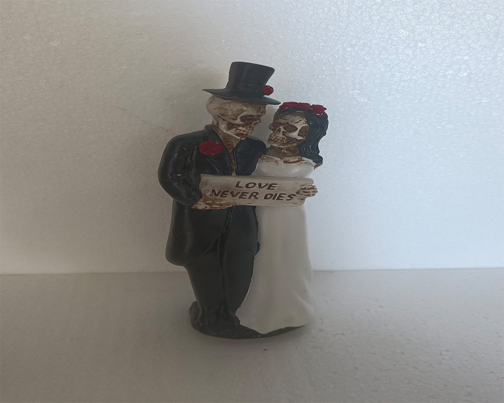 Halloween Resin Skeleton Couple Decorations