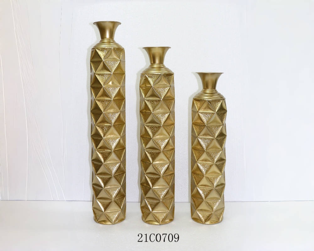 Delicate Three-Piece Resin Flower Arrangement Vases