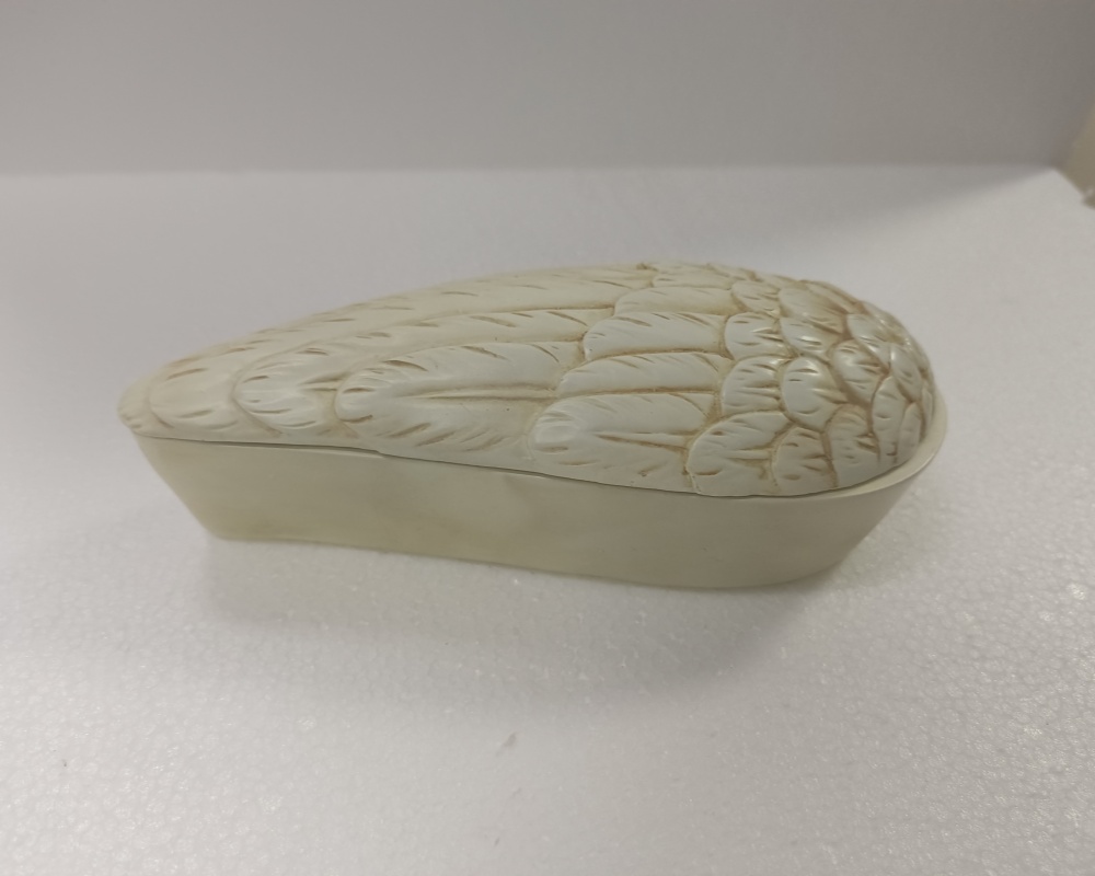 Exquisite Feather Shaped Resin Candy Storage Box