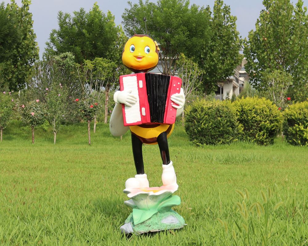High Quality Outdoor Garden Sculpture Factory Customized Fiberglass Cartoon Bee Statue