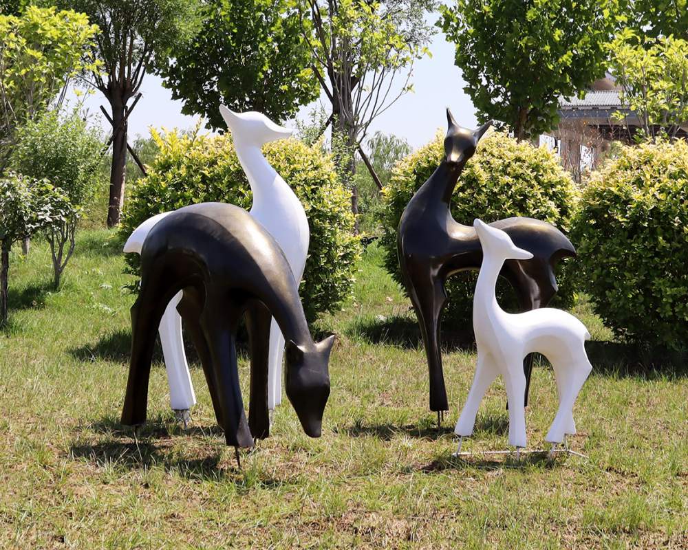 Abstract Deer Sculpture: Modern Elegance in Fiberglass Art