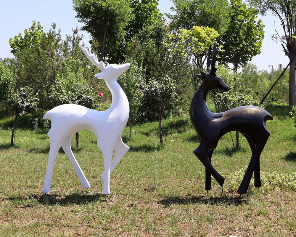 Abstract Deer Sculpture: Modern Elegance in Fiberglass Art