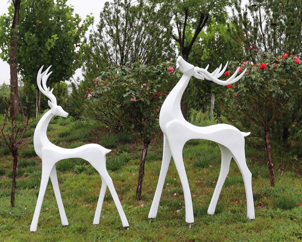 Abstract Deer Sculpture: Modern Elegance in Fiberglass Art