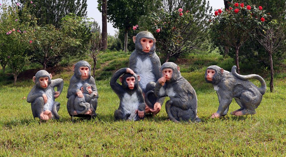 محاكاة مزيج النحت القرد الذهبي من الألياف الزجاجية