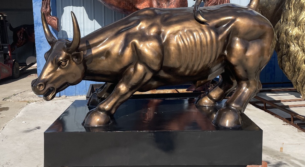 محاكاة النحت البرونزي وول ستريت الثور