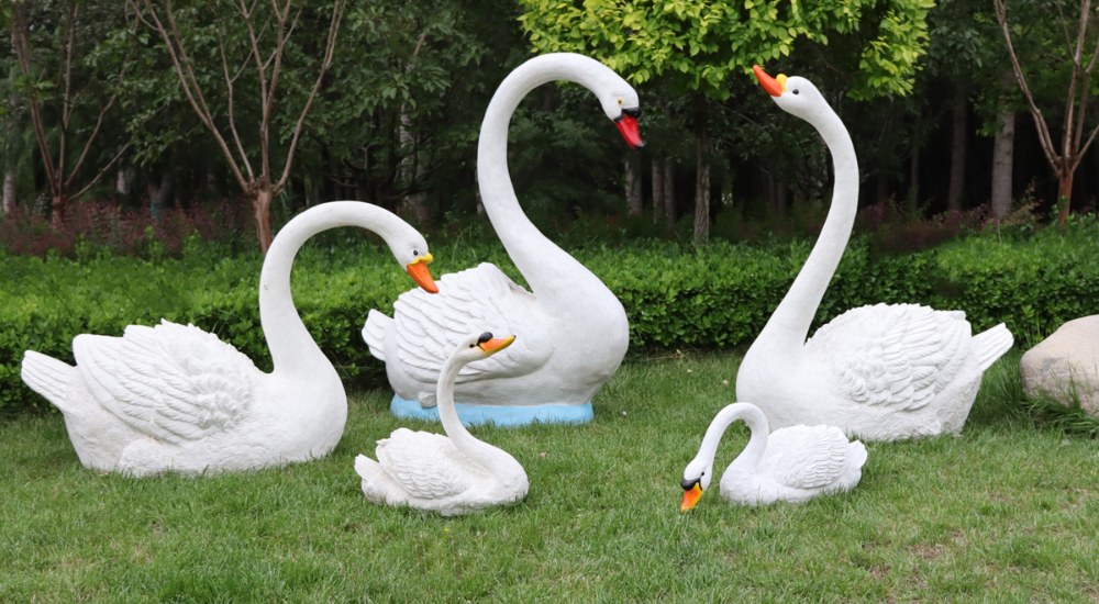 combinación de esculturas de cisne de fibra de vidrio de simulación (2)