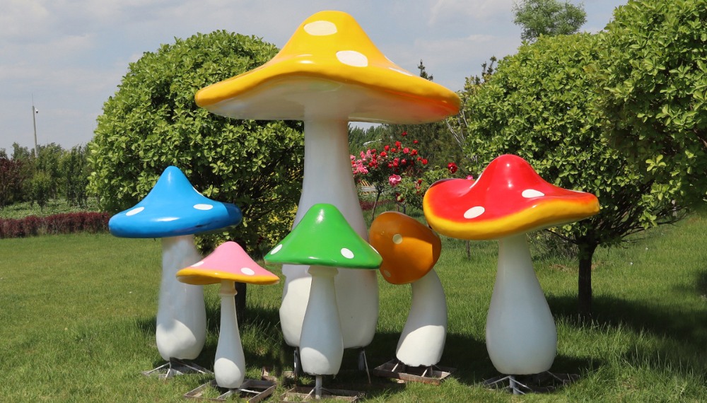 Комбинация скульптур из имитации грибов из стекловолокна
