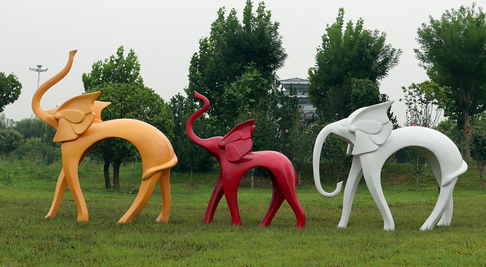 Combinaison de sculptures abstraites d'éléphants de dessin animé (1)
