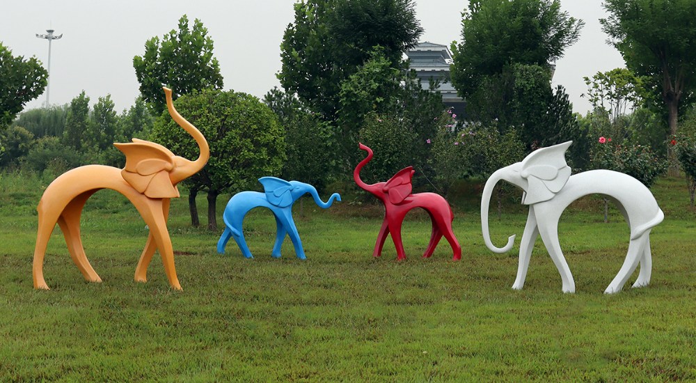 Combinaison de sculptures abstraites d'éléphants de dessin animé (2)