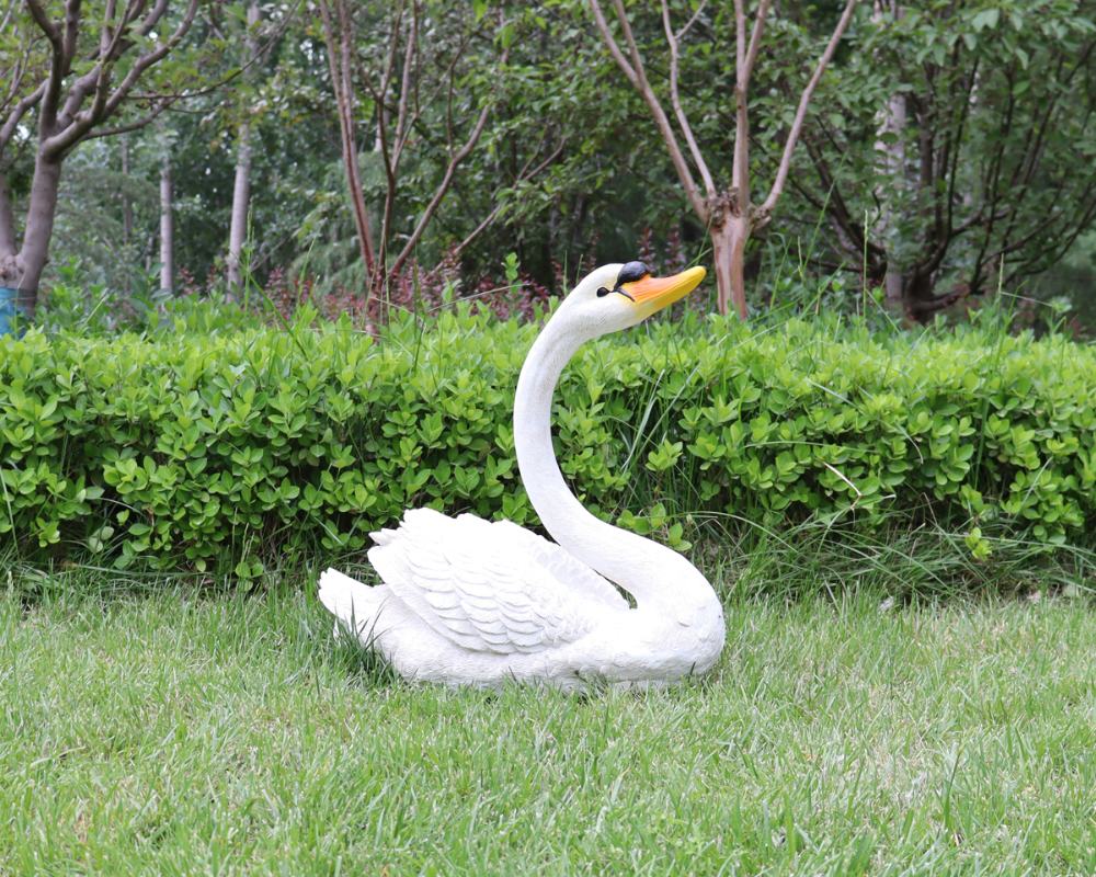 Esculturas de cisne de fibra de vidrio y resina de simulación para una elegante decoración al aire libre