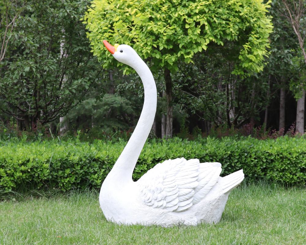 Esculturas de cisne de fibra de vidrio y resina de simulación para una elegante decoración al aire libre
