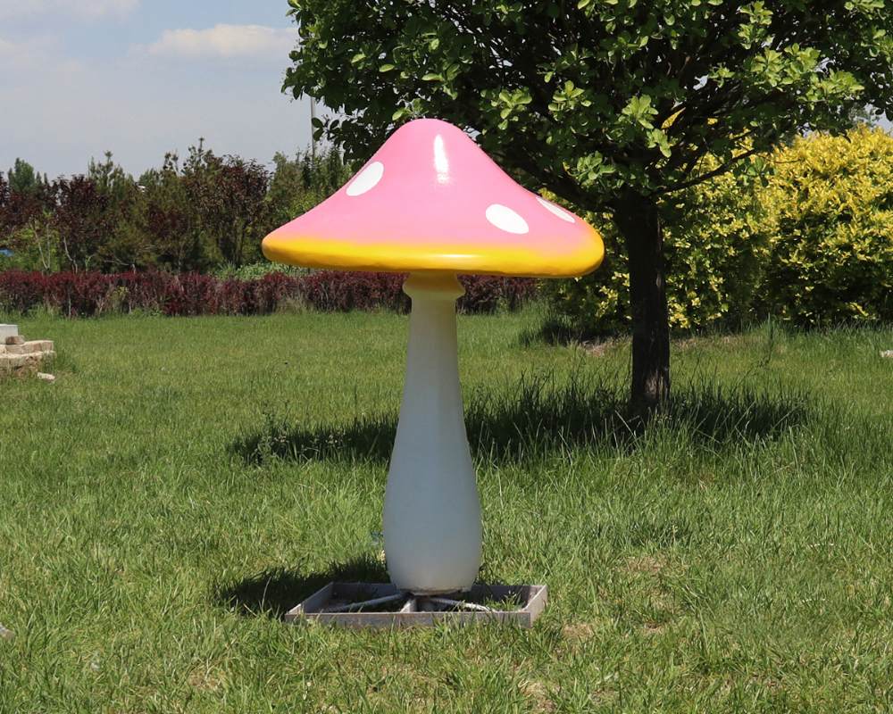 Фантастические имитационные скульптуры грибов из стекловолокна для наружного декора