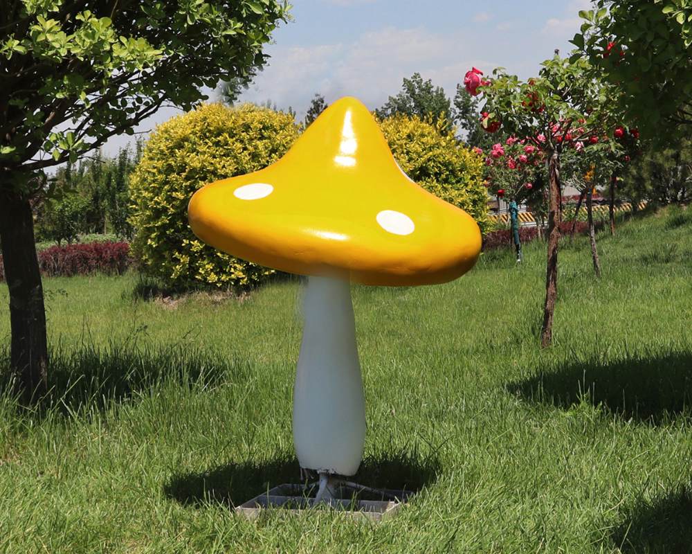Фантастические имитационные скульптуры грибов из стекловолокна для наружного декора