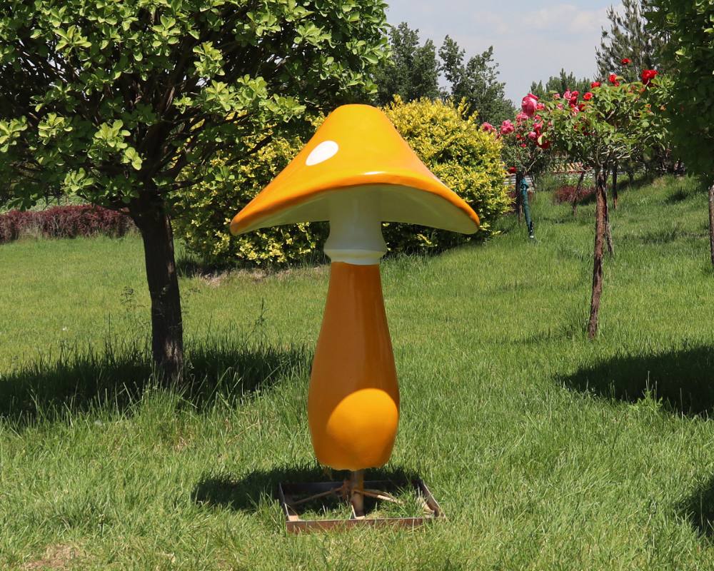 Фантастические имитационные скульптуры грибов из стекловолокна для наружного декора