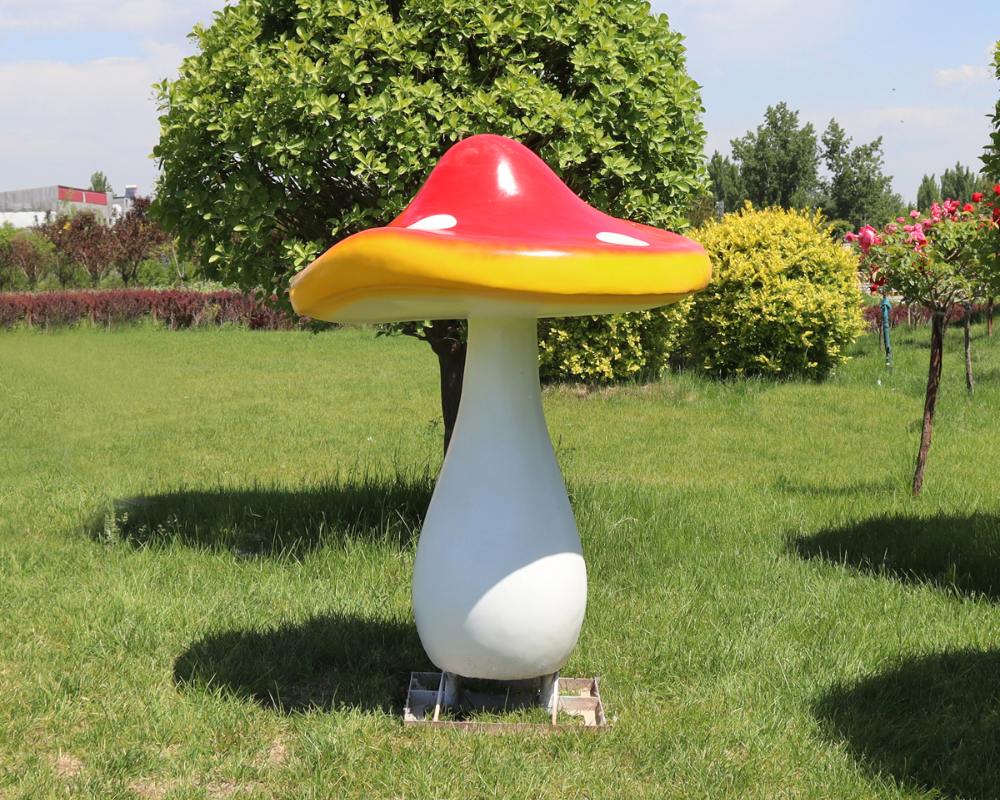 Фантастические имитационные скульптуры грибов из стекловолокна для наружного декора