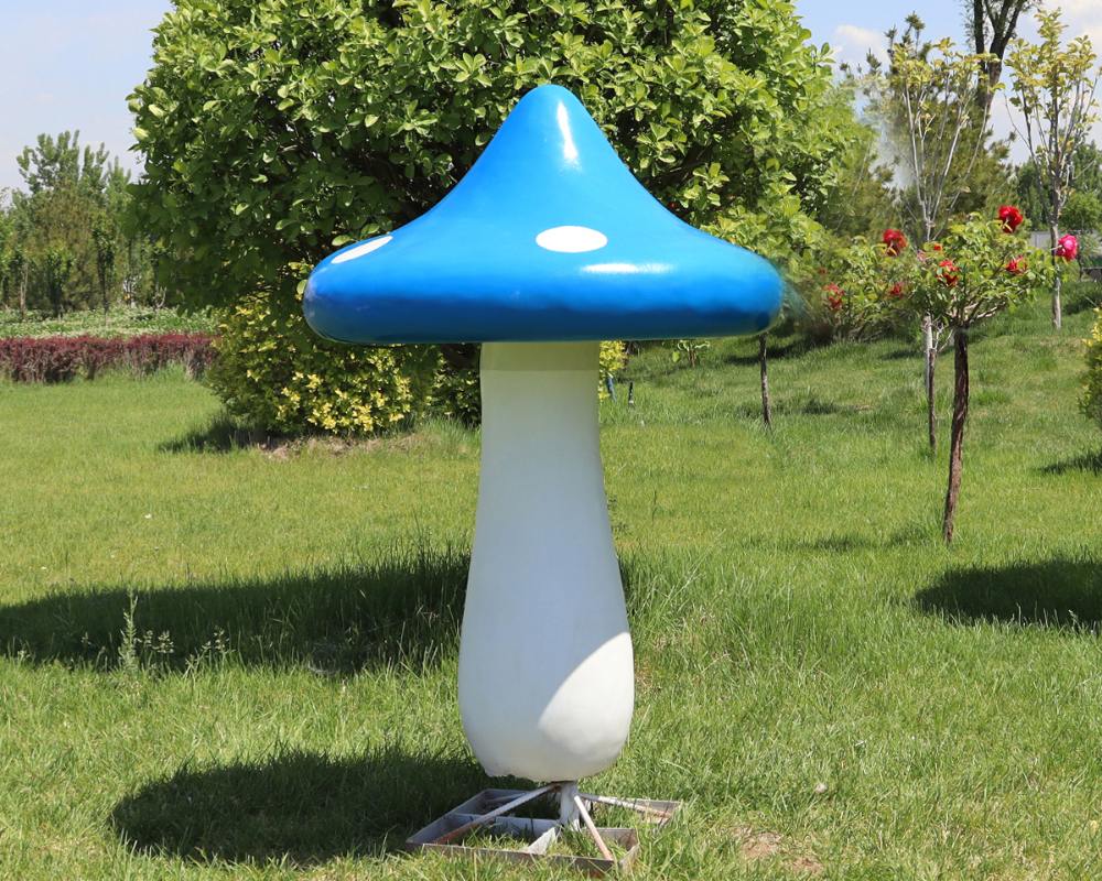 Фантастические имитационные скульптуры грибов из стекловолокна для наружного декора
