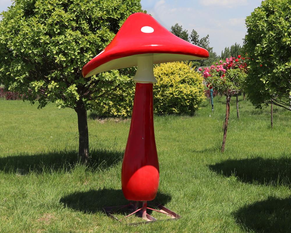 Фантастические имитационные скульптуры грибов из стекловолокна для наружного декора