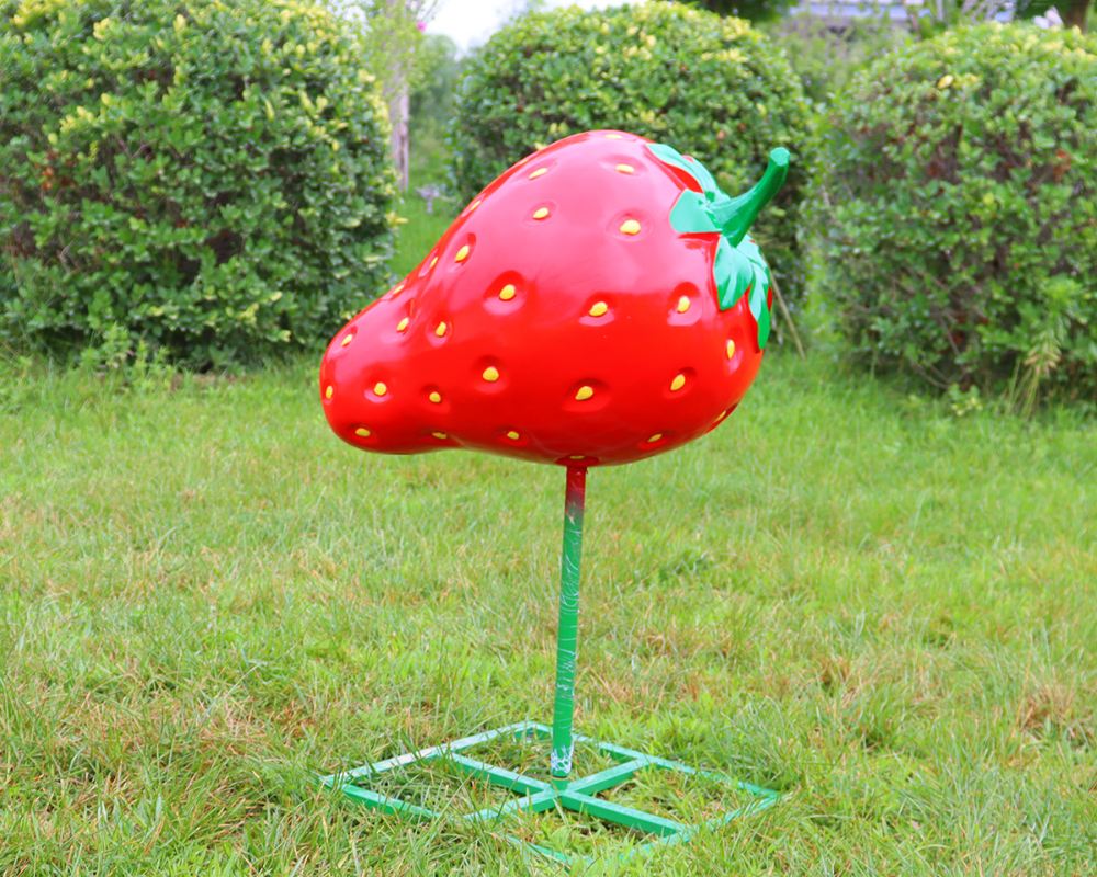 Имитация скульптур из клубники из стекловолокна для сладкого декора