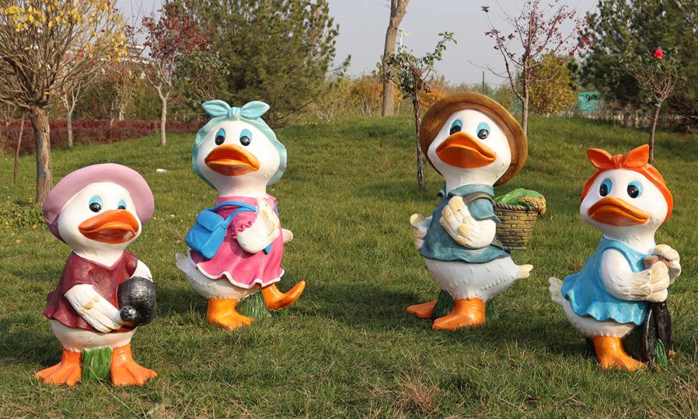 Le nostre statue per esterni per animali in fibra di vetro di Duck Cartoon