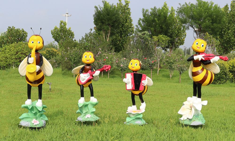 تماثيل النحل الكرتونية