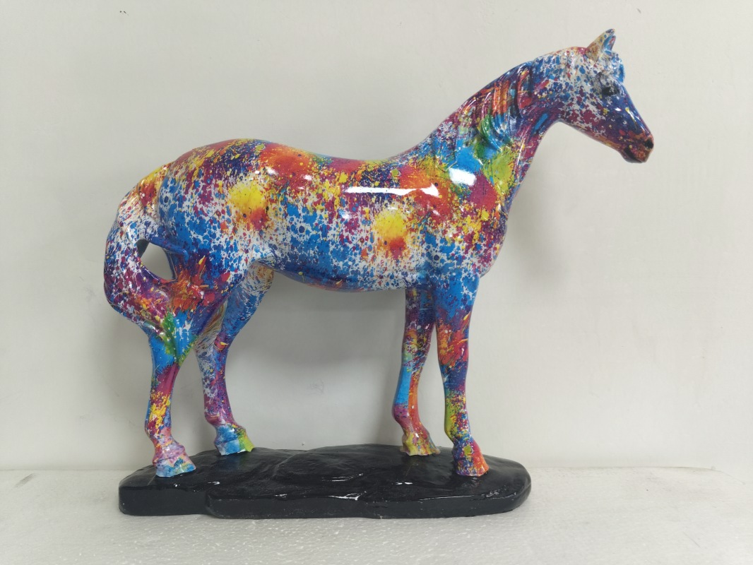 Sculpture d'animaux en résine colorée créative, ornements pour décoration de maison Unique