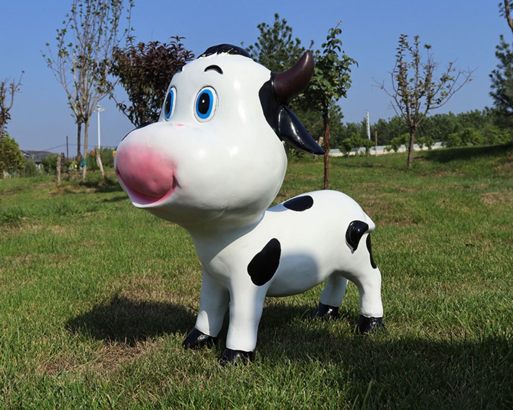 Simulazione di fabbrica Simulazione di mucca scultura in fibra di vetro animale grande scultura da giardino all'aperto