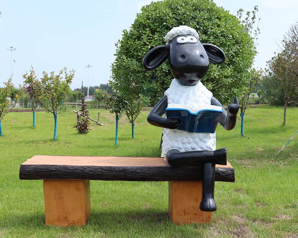 Paesaggio in fibra di vetro seduta statue di cartone animato Scultura animale con statua del sedile da banco in vendita