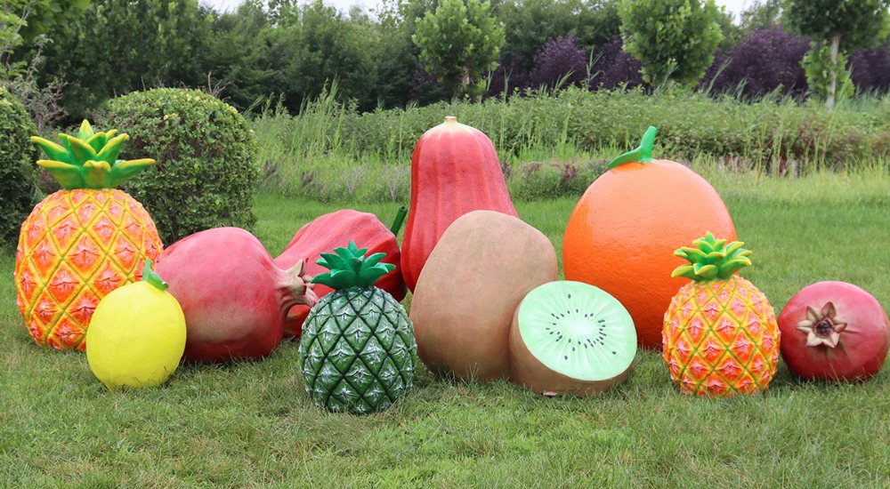 Various fruit sculptures support customization