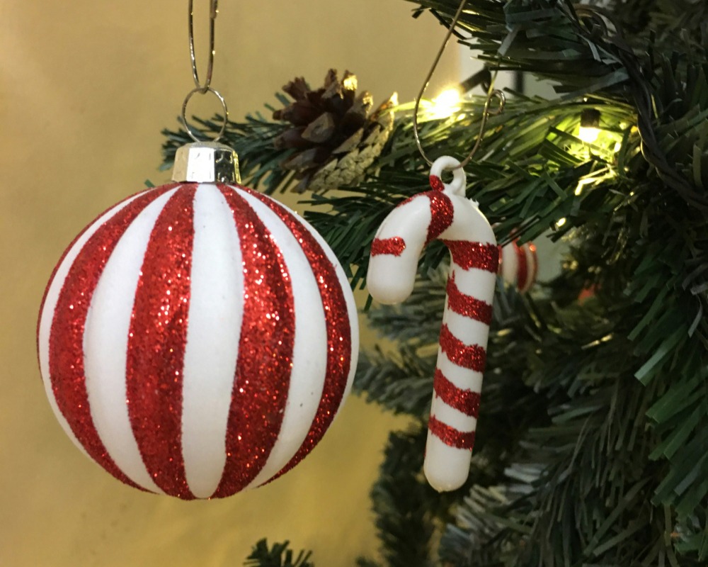 Christmas Decorations 2025 Small Crafts to Brighten Your Home